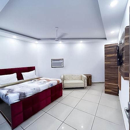 Hotel Js Garden - Near Jaypee Hospital Нойда Екстер'єр фото