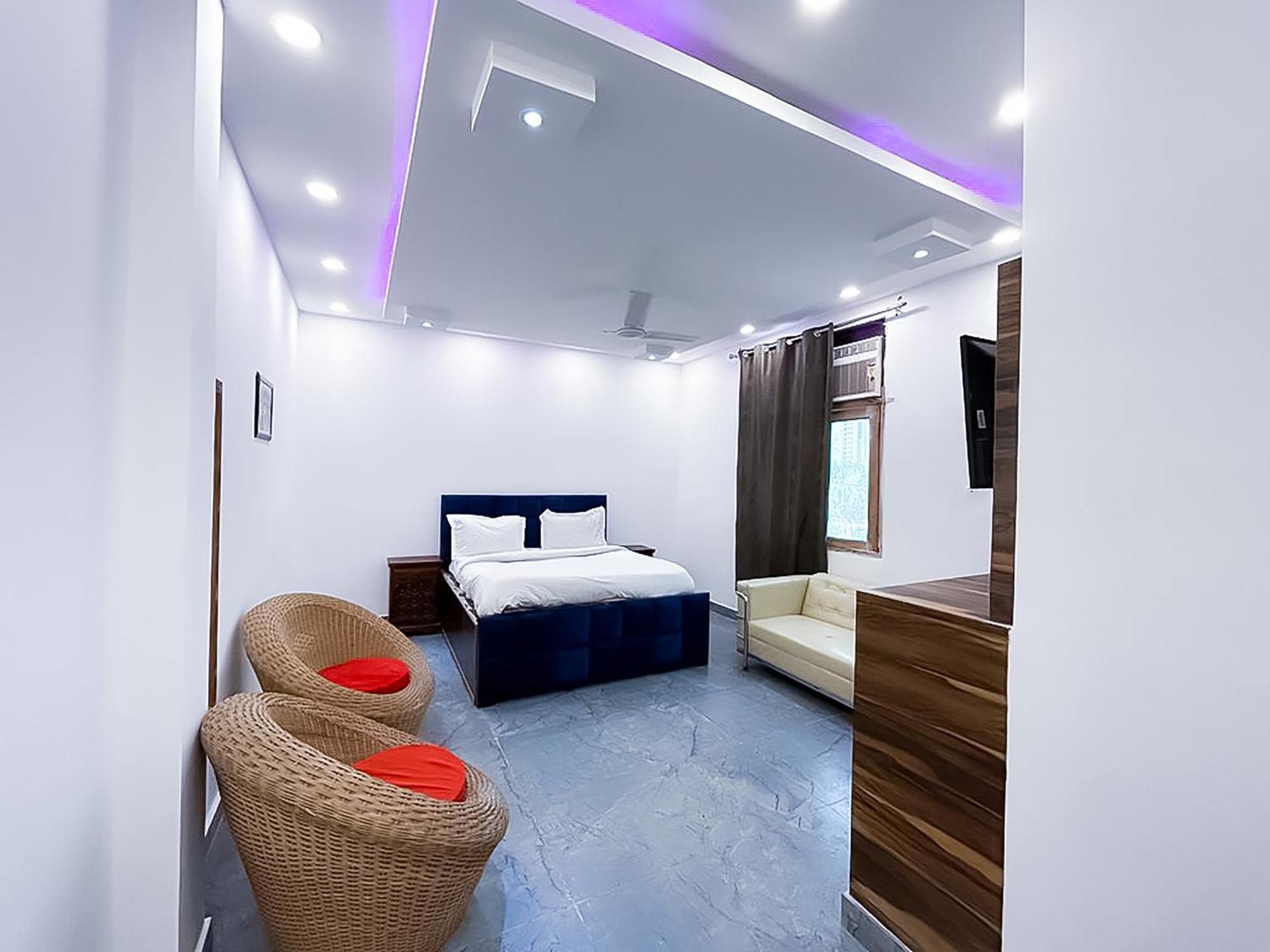 Hotel Js Garden - Near Jaypee Hospital Нойда Екстер'єр фото