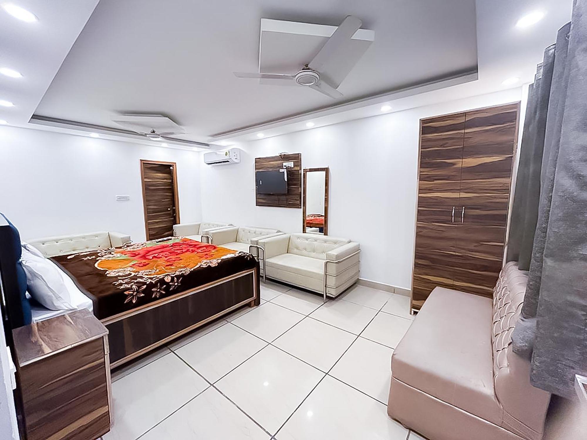 Hotel Js Garden - Near Jaypee Hospital Нойда Екстер'єр фото