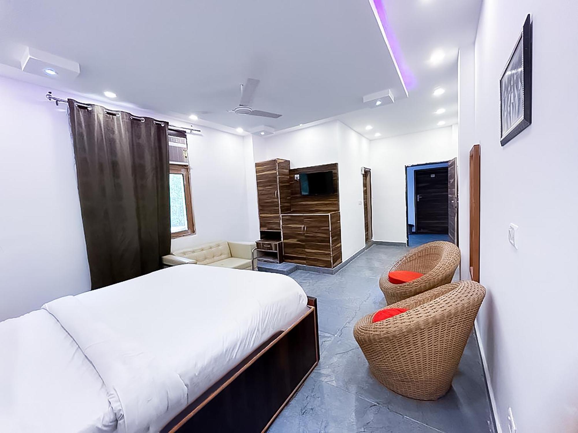 Hotel Js Garden - Near Jaypee Hospital Нойда Екстер'єр фото