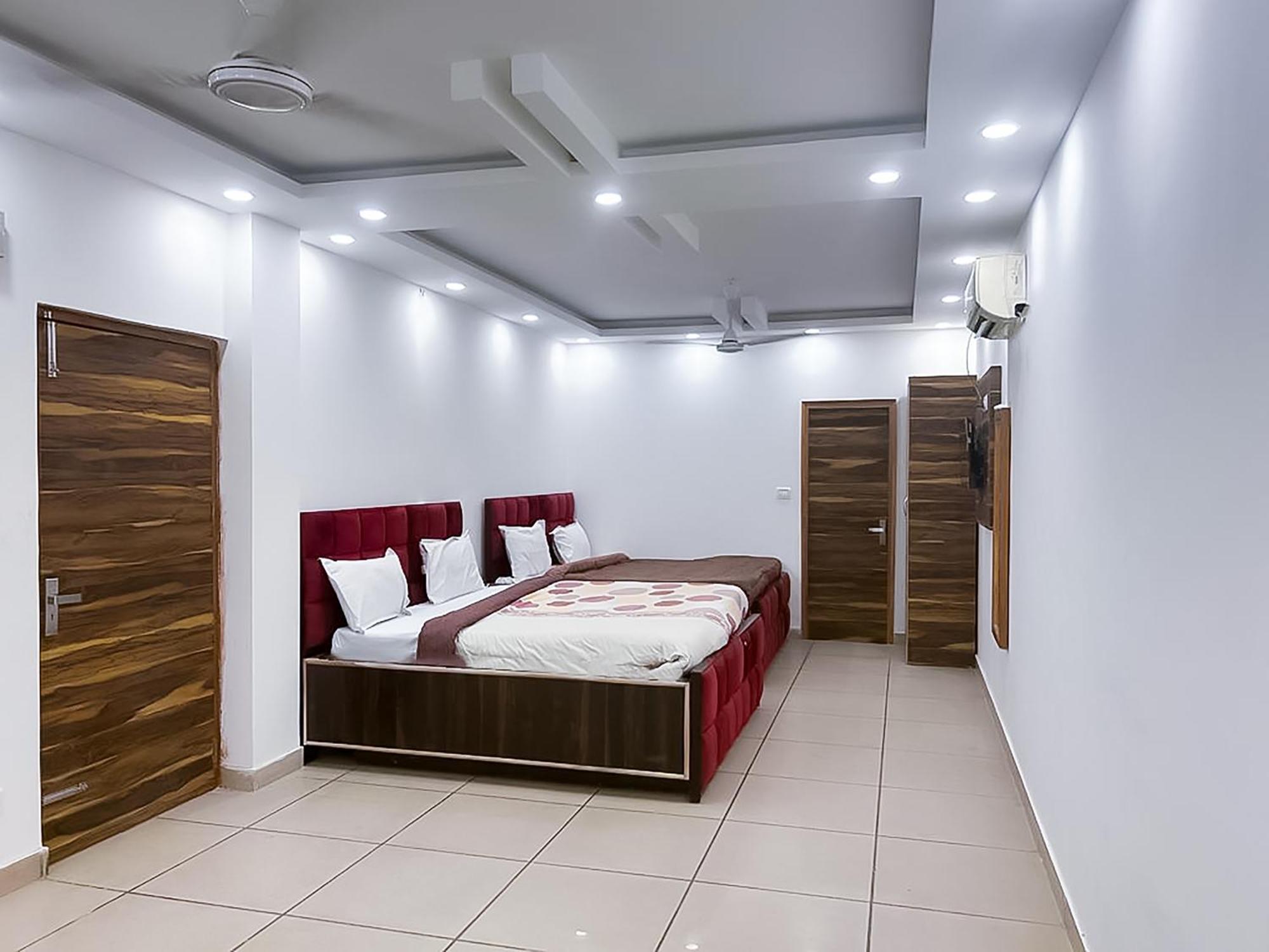 Hotel Js Garden - Near Jaypee Hospital Нойда Екстер'єр фото