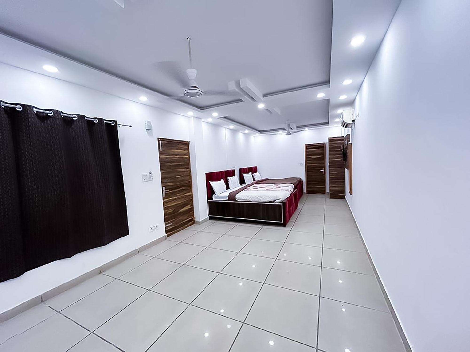 Hotel Js Garden - Near Jaypee Hospital Нойда Екстер'єр фото