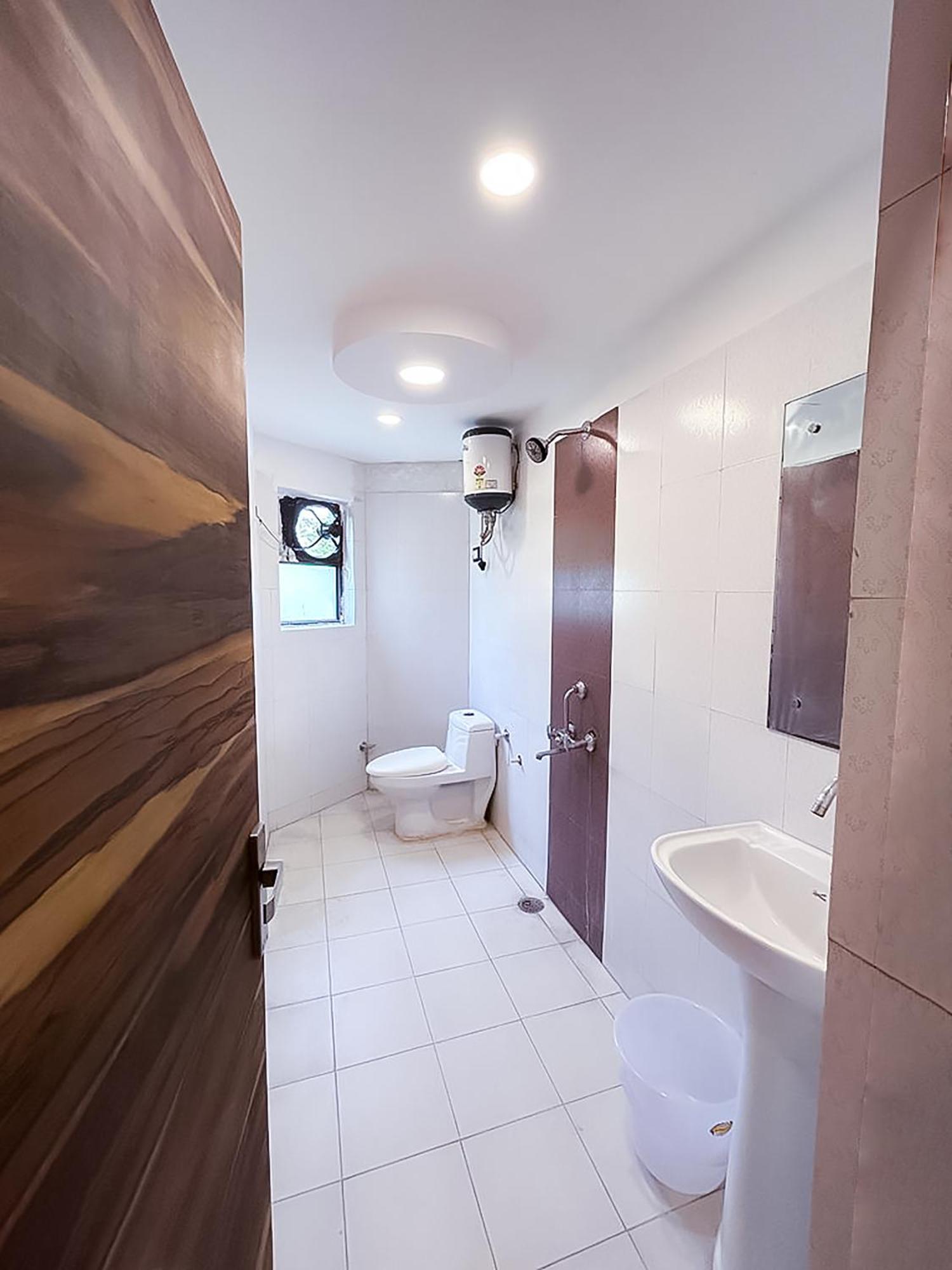 Hotel Js Garden - Near Jaypee Hospital Нойда Екстер'єр фото